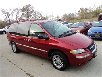 2000 Chrysler Town & Country Limited   - Photo 1 - Cincinnati, OH 45255