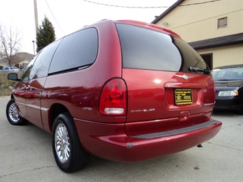 2000 Chrysler Town & Country Limited   - Photo 16 - Cincinnati, OH 45255