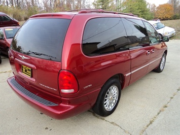 2000 Chrysler Town & Country Limited   - Photo 6 - Cincinnati, OH 45255