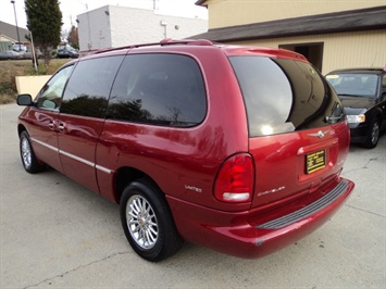 2000 Chrysler Town & Country Limited   - Photo 4 - Cincinnati, OH 45255