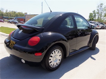 2004 Volkswagen New Beetle GL   - Photo 13 - Cincinnati, OH 45255