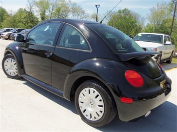 2004 Volkswagen New Beetle GL   - Photo 12 - Cincinnati, OH 45255