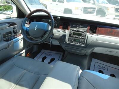 2007 Lincoln Town Car Signature Limited   - Photo 34 - Cincinnati, OH 45255