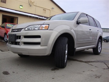 2002 Isuzu Axiom XS   - Photo 11 - Cincinnati, OH 45255