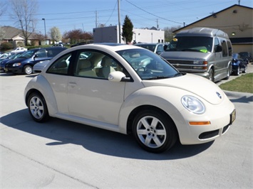 2007 Volkswagen New Beetle 2.5 PZEV   - Photo 1 - Cincinnati, OH 45255