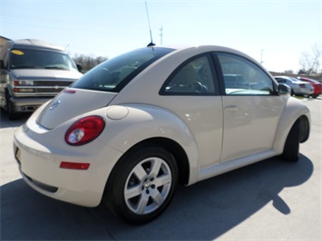 2007 Volkswagen New Beetle 2.5 PZEV   - Photo 13 - Cincinnati, OH 45255