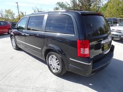 2010 Chrysler Town and Country Limited  V6 FWD - Photo 3 - Cincinnati, OH 45255