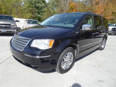 2010 Chrysler Town and Country Limited  V6 FWD - Photo 8 - Cincinnati, OH 45255