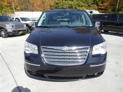 2010 Chrysler Town and Country Limited  V6 FWD - Photo 2 - Cincinnati, OH 45255