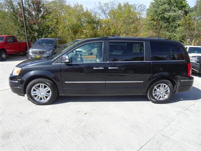 2010 Chrysler Town and Country Limited  V6 FWD - Photo 7 - Cincinnati, OH 45255