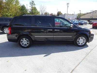 2010 Chrysler Town and Country Limited  V6 FWD - Photo 6 - Cincinnati, OH 45255