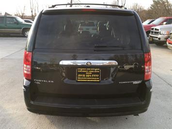 2010 Chrysler Town and Country Limited   - Photo 5 - Cincinnati, OH 45255