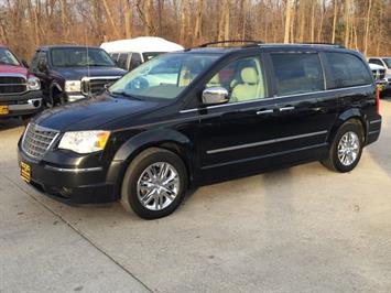 2010 Chrysler Town and Country Limited   - Photo 3 - Cincinnati, OH 45255