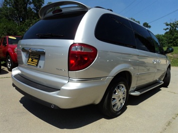 2007 Chrysler Town & Country Touring   - Photo 13 - Cincinnati, OH 45255