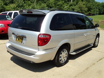 2007 Chrysler Town & Country Touring   - Photo 6 - Cincinnati, OH 45255