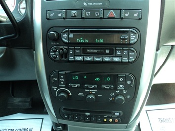 2007 Chrysler Town & Country Touring   - Photo 21 - Cincinnati, OH 45255