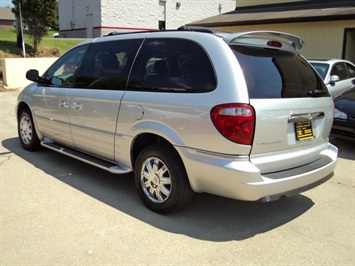 2007 Chrysler Town & Country Touring   - Photo 4 - Cincinnati, OH 45255