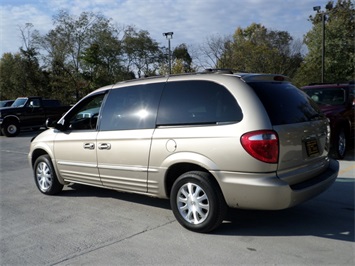 2003 Chrysler Town and Country LXi   - Photo 4 - Cincinnati, OH 45255