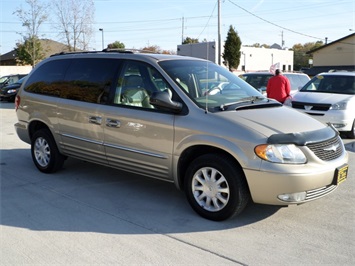 2003 Chrysler Town and Country LXi   - Photo 1 - Cincinnati, OH 45255