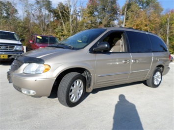 2003 Chrysler Town and Country LXi   - Photo 11 - Cincinnati, OH 45255
