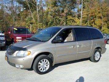 2003 Chrysler Town and Country LXi   - Photo 3 - Cincinnati, OH 45255
