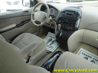 2004 Toyota Sienna LE 8 Passenger   - Photo 15 - Cincinnati, OH 45255