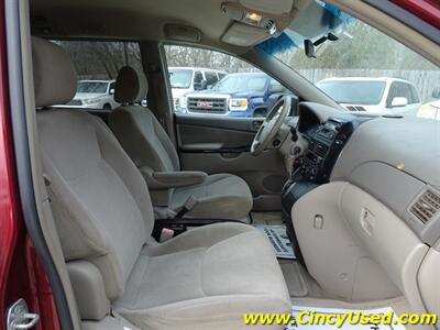 2004 Toyota Sienna LE 8 Passenger   - Photo 16 - Cincinnati, OH 45255