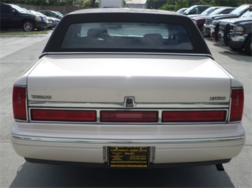 1997 Lincoln Town Car Signature   - Photo 5 - Cincinnati, OH 45255