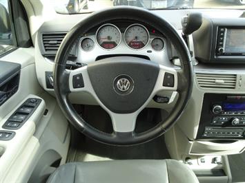 2009 Volkswagen Routan SEL Premium CARB   - Photo 5 - Cincinnati, OH 45255