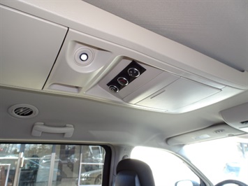 2011 Chrysler Town and Country Touring   - Photo 22 - Cincinnati, OH 45255