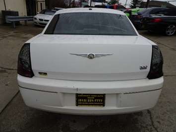 2006 Chrysler 300 Touring   - Photo 4 - Cincinnati, OH 45255