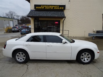 2006 Chrysler 300 Touring   - Photo 3 - Cincinnati, OH 45255