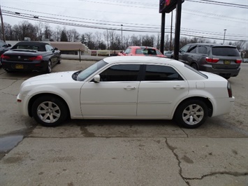 2006 Chrysler 300 Touring   - Photo 10 - Cincinnati, OH 45255