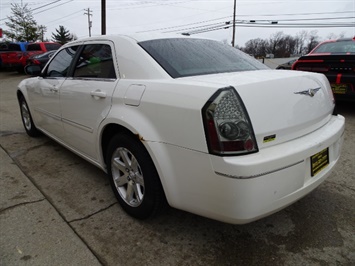 2006 Chrysler 300 Touring   - Photo 11 - Cincinnati, OH 45255