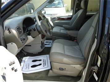 2006 Chrysler Town & Country Touring   - Photo 15 - Cincinnati, OH 45255
