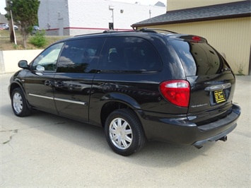 2006 Chrysler Town & Country Touring   - Photo 4 - Cincinnati, OH 45255