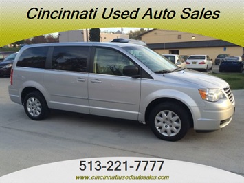 2009 Chrysler Town and Country LX   - Photo 1 - Cincinnati, OH 45255