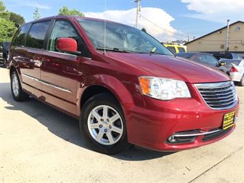 2012 Chrysler Town and Country Touring   - Photo 10 - Cincinnati, OH 45255