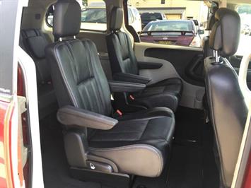 2012 Chrysler Town and Country Touring   - Photo 8 - Cincinnati, OH 45255