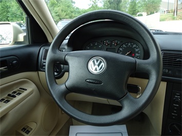 2005 Volkswagen Golf GLS   - Photo 19 - Cincinnati, OH 45255