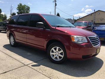 2010 Chrysler Town and Country LX   - Photo 11 - Cincinnati, OH 45255
