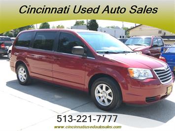 2010 Chrysler Town and Country LX   - Photo 1 - Cincinnati, OH 45255