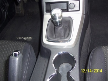 2010 Hyundai Genesis Coupe 2.0T   - Photo 16 - Cincinnati, OH 45255