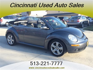2006 Volkswagen New Beetle 2.5   - Photo 1 - Cincinnati, OH 45255