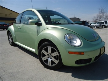 2006 Volkswagen New Beetle   - Photo 10 - Cincinnati, OH 45255