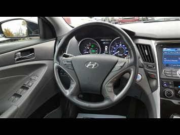 2014 Hyundai Sonata Hybrid Limited   - Photo 15 - Cincinnati, OH 45255