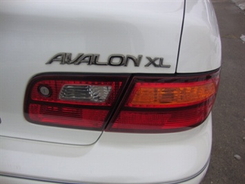 1999 Toyota Avalon XLS   - Photo 11 - Cincinnati, OH 45255