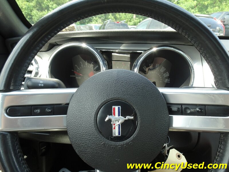 2006 Ford Mustang GT Deluxe - Photo 19 - Cincinnati, OH 45255