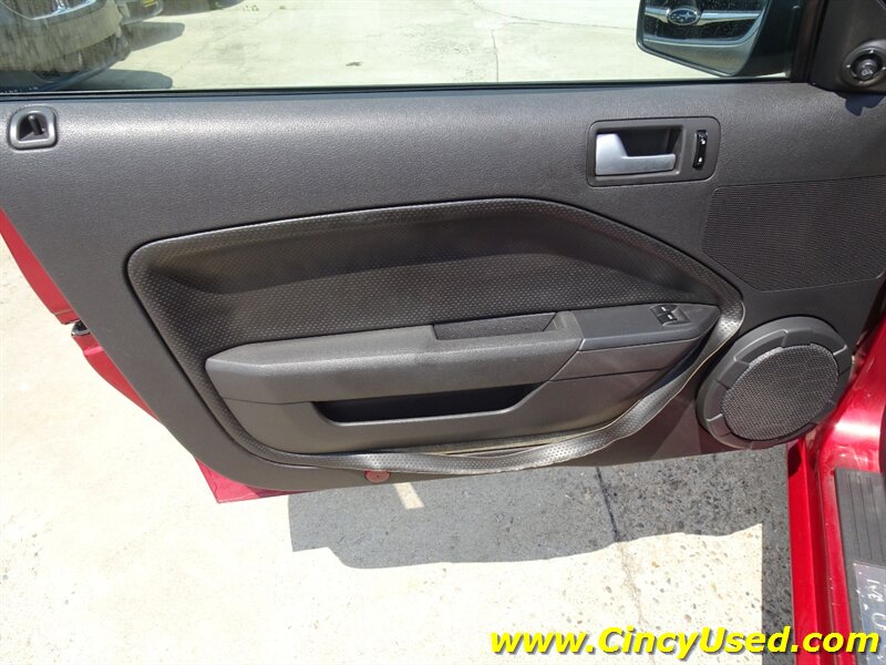 2006 Ford Mustang GT Deluxe - Photo 22 - Cincinnati, OH 45255