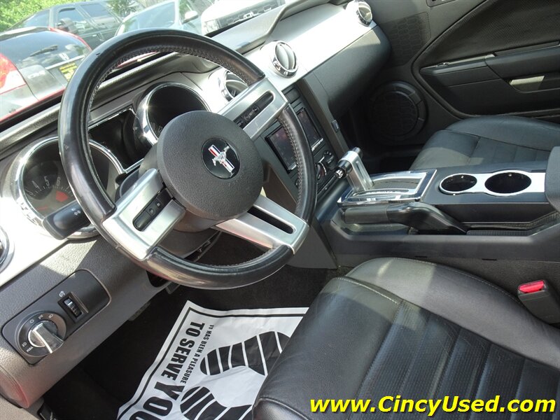 2006 Ford Mustang GT Deluxe - Photo 12 - Cincinnati, OH 45255